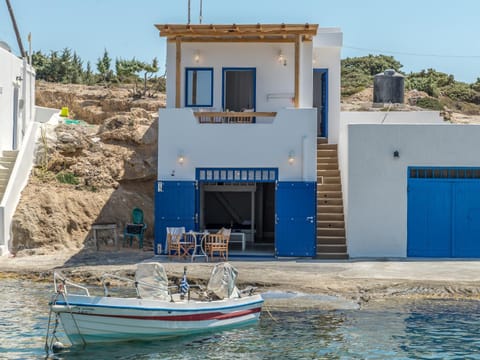 Manolis And Filio Home -By The Sea House in Milos