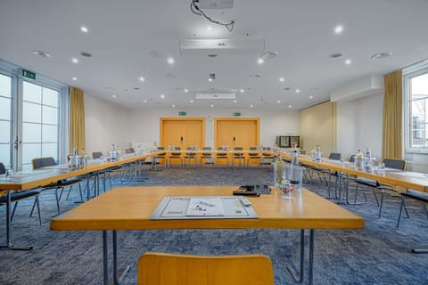 Meeting/conference room