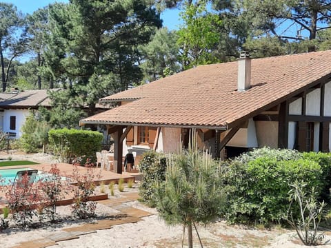 Grande maison landaise avec piscine privée, proche plage, pour 8 personnes à Biscarrosse - FR-1-319-398 Villa in Biscarrosse