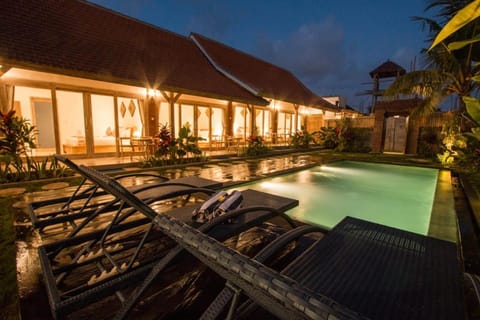 Peaceful Haven 6BR Private Pool Villa in Canggu House in North Kuta