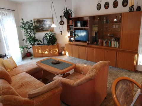 Living room, Decorative detail, Seating area