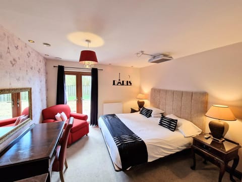 Lbtie Lodge with Two Private Hot Tubs - Fife - Loch Leven - Lomond Hills Chalet in Scotland