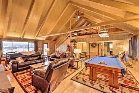 Centennial Cabin with Hot Tub, Sauna and Pool Table! House in Wyoming