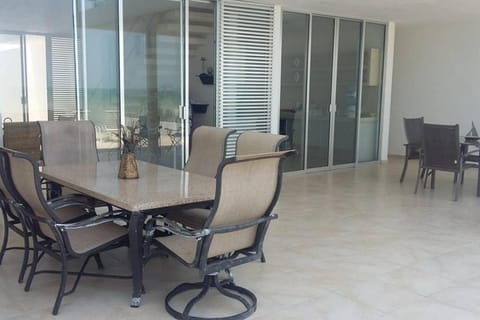 Designer´s House Beach Front Superb Ocean View Hi Speed WiFi House in State of Yucatan