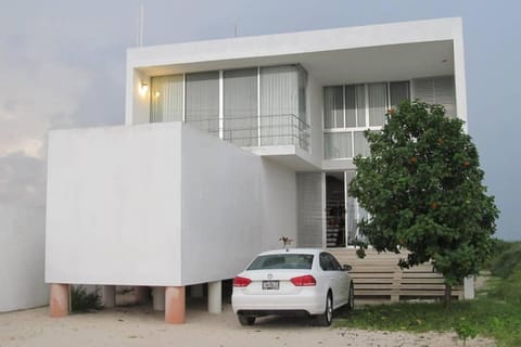 Designer´s House Beach Front Superb Ocean View Hi Speed WiFi House in State of Yucatan