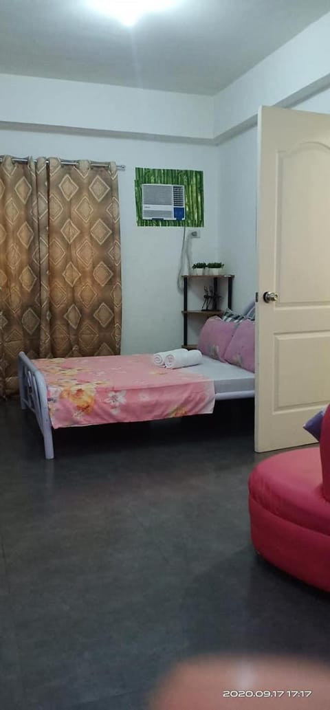641 F A M I L Y with FREE WIFI & NETFLIX! Condo in Antipolo