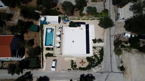 Property building, Bird's eye view, Swimming pool