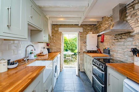 Cosy Little Hyde Cottage, Swanage House in Swanage
