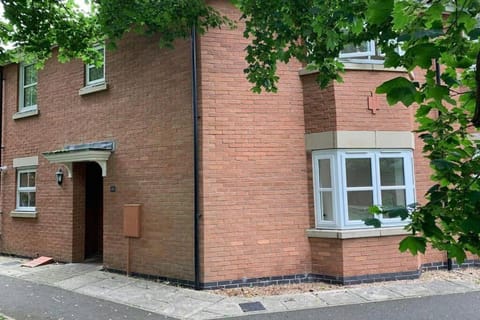 Silver Stag, High-end, Modern 3 double bedroom with parking Villa in South Derbyshire District