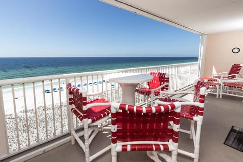 Islander 7004 - Sun, Suit & Sand Apartment in Okaloosa Island