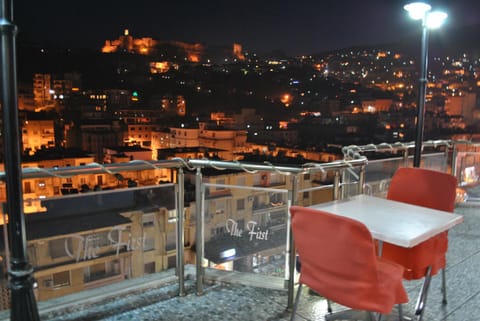 Balcony/Terrace, Landmark view, Mountain view, Street view