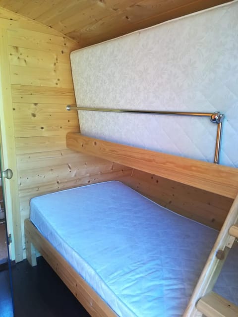 Bed, Bedroom, bunk bed