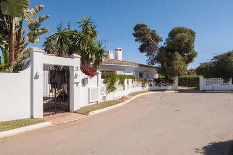 Charming 4bedroom Villa in Los Monteros Beach Chalet in Marbella