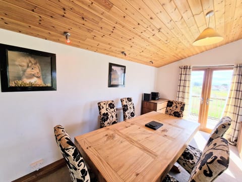 Torridon 12 with Private Hot Tub - Fife - Loch Leven - Lomond Hills Chalet in Scotland