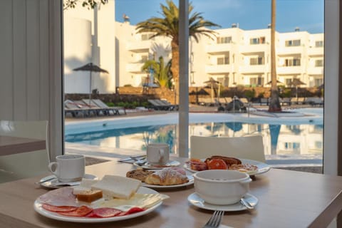 Hotel Siroco - Adults Only Apartahotel in Costa Teguise