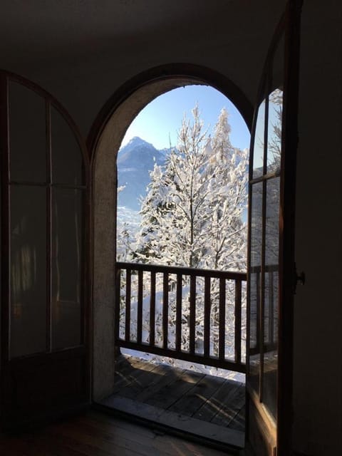 Bedroom, Mountain view