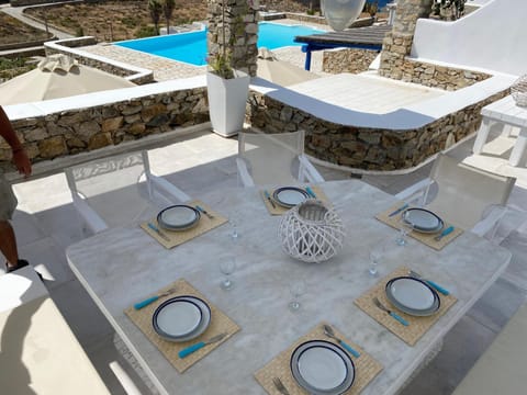 Patio, Day, Food and drinks, Seating area, Dining area, Food, Pool view, Sea view, Area and facilities, Swimming pool, sunbed