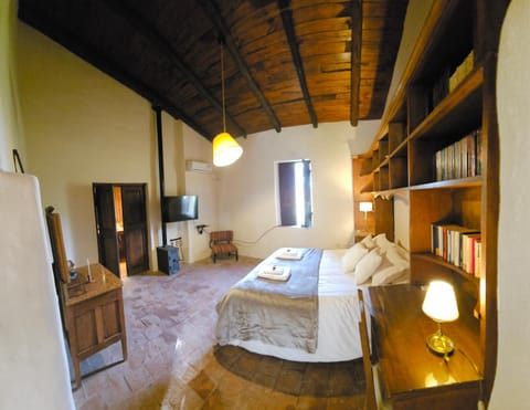 Bed, Library, Bedroom, Guests