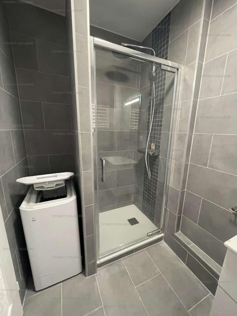 Shower, Bathroom, washing machine