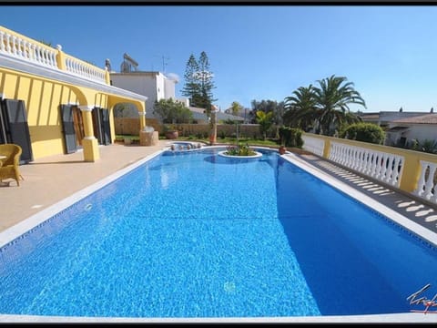 Villa Sesmarias Lux is a Luxury villa with private swimming poolm sea-views and AC Villa in Carvoeiro