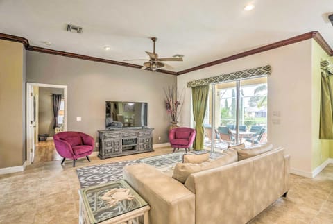 Canalfront Cape Coral Home with Private Dock! Casa in Cape Coral