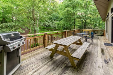 Family Home with Game Room, Deck, BBQ Walk to Lake! Maison in Kidder Township