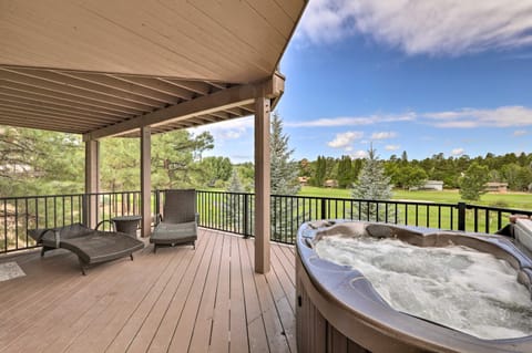 Cabin with Mtn View and Hot Tub by Continental Golf! Casa in Flagstaff