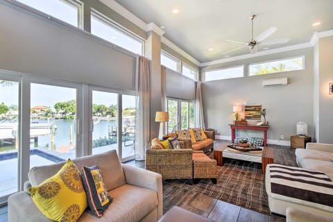 St Pete Beach Home with Pool - Walk to Beach! Maison in Tierra Verde