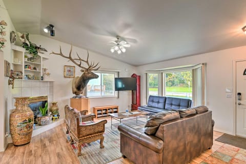 Quaint Ranch Home with Yard in Midtown Anchorage! Haus in Anchorage