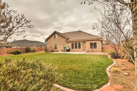Home with Yard and ATV Access to Sand Hollow State Park! Casa in Hurricane