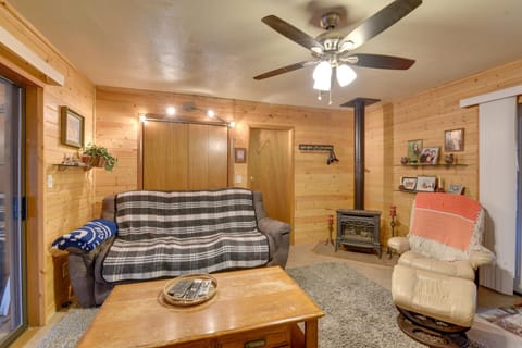 Munds Park Cabin with Furnished Deck and Fire Pit! House in Munds Park