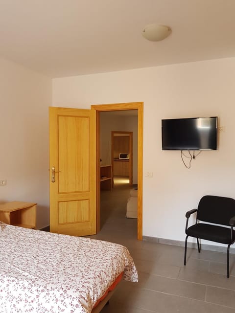 Apartamento privado en una zona tranquila y próxima al aeropuerto TF norte y a la ciudad de San Cristóbal de la Laguna . Apartment in Santa Cruz de Tenerife