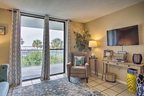 Gulf Shores Getaway with Pool, Spa, and Beach Access! Condominio in West Beach