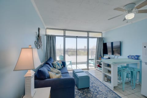 Oceanfront Condo with Shared Deck and Beach Access! Apartment in North Myrtle Beach