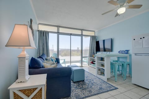 Oceanfront Condo with Shared Deck and Beach Access! Apartment in North Myrtle Beach