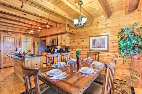 Gatlinburg Cabin with Resort Pool By National Park! Haus in Pittman Center