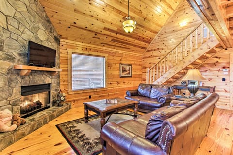 Gatlinburg Cabin with Resort Pool By National Park! Haus in Pittman Center
