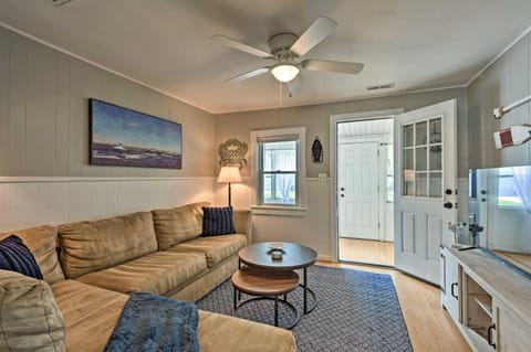 The Blue Crab Cottage - 3 Blocks From The Beach! Casa in Colonial Beach