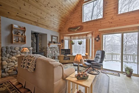 Cozy Cabin on 10 Acres, Walk to Chippewa River! House in Wisconsin