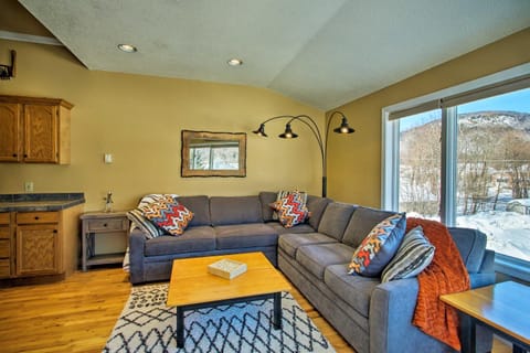 Lincoln Condo with Mtn Views, 2 Miles to Ski Resort! Eigentumswohnung in Woodstock