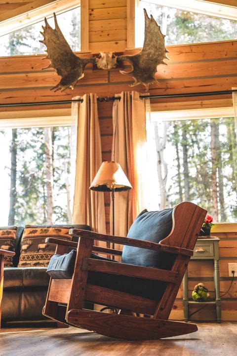 Denali Wild Stay - Moose Cabin, Free Wifi, 2 private bedrooms, sleep 6 House in Healy