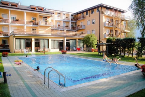 Property building, Day, Swimming pool, Swimming pool