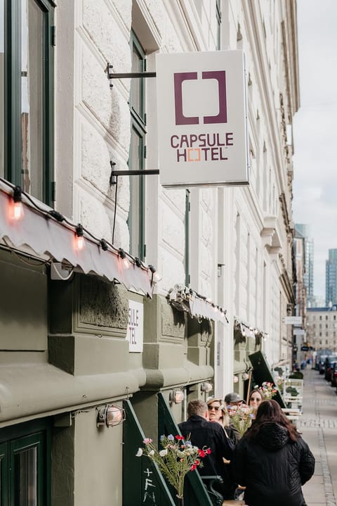 Restaurant/places to eat, Street view