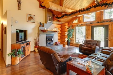 Riverside Log Cabin On-Site Aurora Viewing! Casa in Alaska