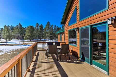 Cabin with Deck and Fire Pit, 9 Mi to Mt Rushmore! House in East Custer