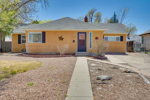 Pueblo House by Riverwalk, 2 Miles to Fairgrounds! Haus in Pueblo