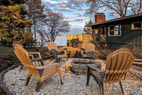 Cottage on Cayuga Lake Wine Trail with Fire Pit! House in Fayette
