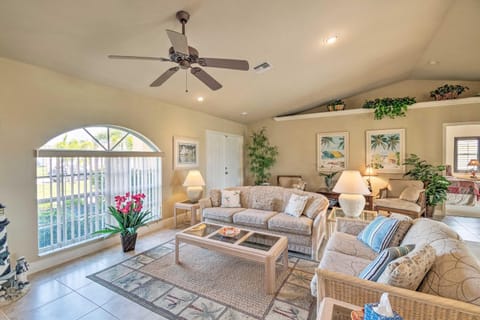Ideally Located Cape Coral Abode with Heated Pool! Casa in Cape Coral