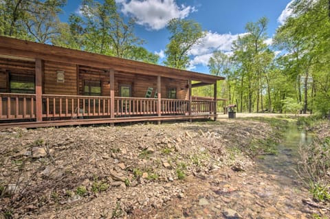 Cabin with Hot Tub Near Broken Bow Lake and Hiking Haus in Broken Bow