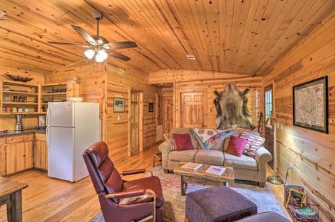 Mountain View Cabin with Wraparound Deck! Haus in Arkansas